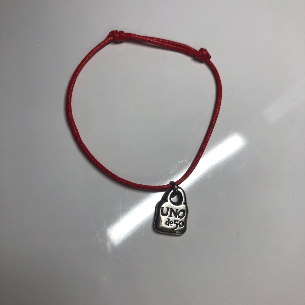 Uno de 50 (One of fifty) Bracelet